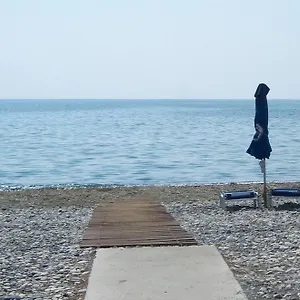 Διαμέρισμα Yialos, Περβόλια